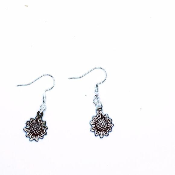 Silver-Tone Sunflower Necklace Earring Set - Picture 2 of 3